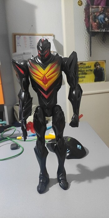 Max Steel Miles Dread figür 30cm - Görsel 2