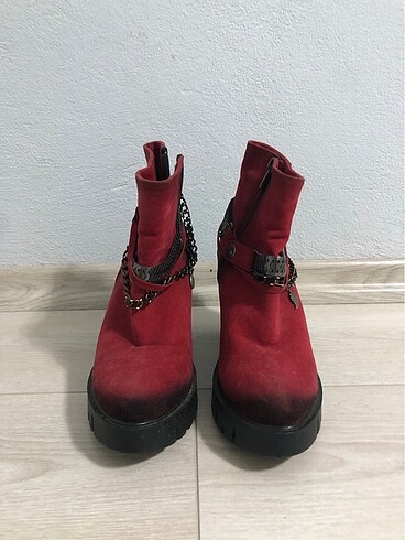 Kapalı Kırmızı topuklu bot