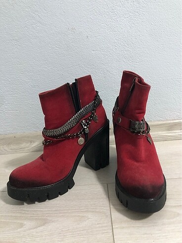 Diğer Kapalı Kırmızı topuklu bot