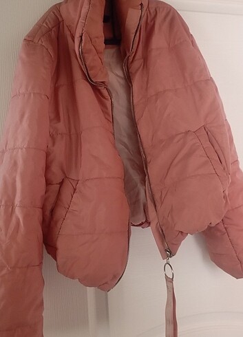 Kısa şişme Mont