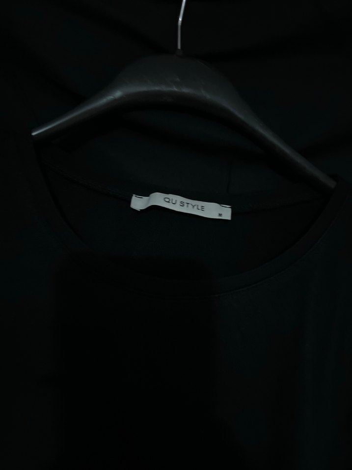 Kısa kollu dantelli siyah tişört - Görsel 2