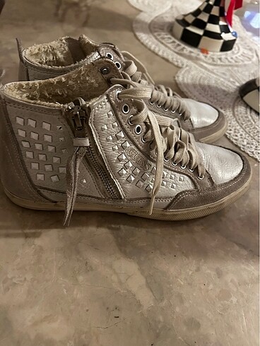 38 Beden beyaz Renk Guess spor ayakkabı