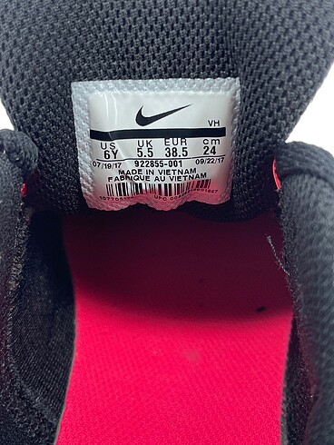 38,5 Beden siyah Renk Nike Spor Ayakkabı %70 İndirimli.