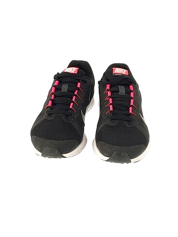 38,5 Beden Nike Spor Ayakkabı %70 İndirimli.