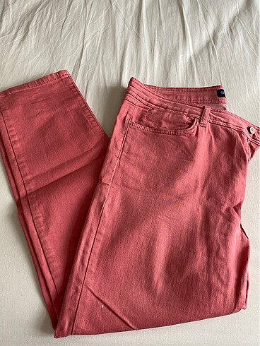 Pembe pantolon
