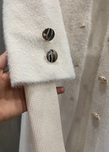 Düğmeli Beyaz Kadın Kısa Hırka - Görsel 3