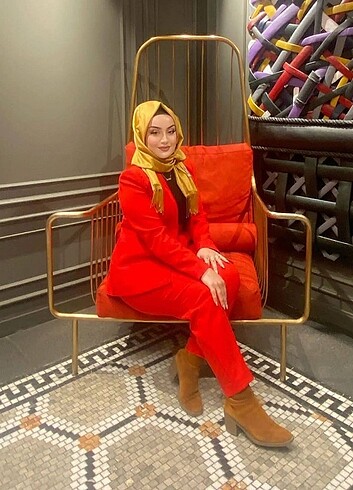 Zara kırmızı takım