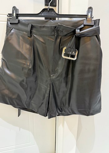 Kemerli Siyah Deri Mini Şort - Görsel 2