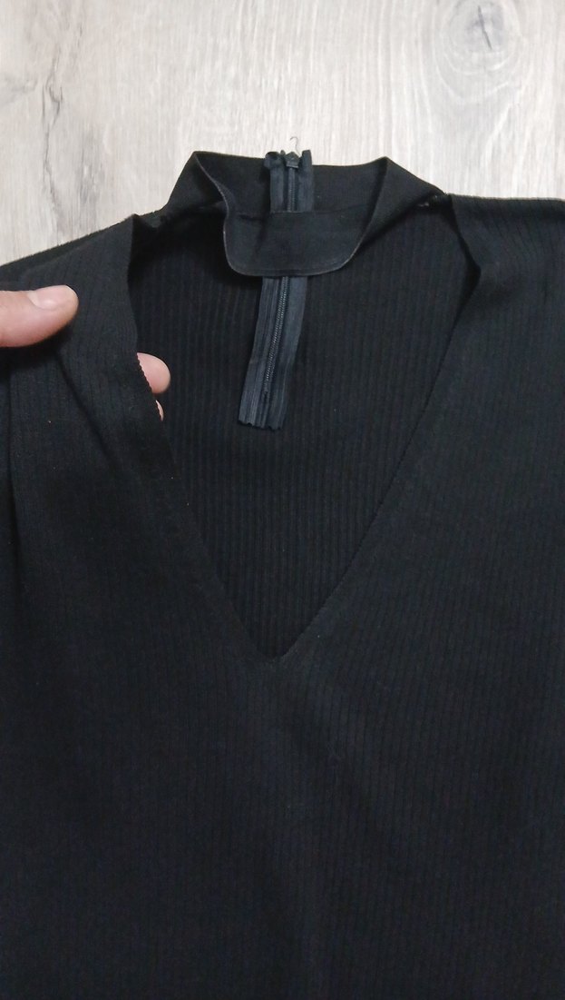 Siyah Kolsuz Boğazlı Mini Kadın Yelek - Görsel 3