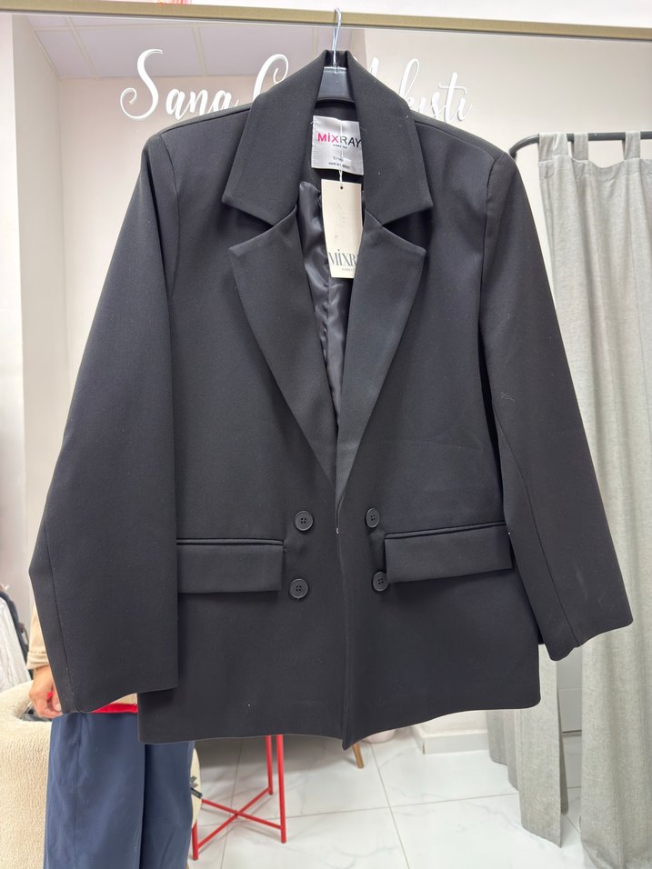 Şıklığın Simgesi: Siyah Uzun Kollu Blazer Ceket — görsel 3/4