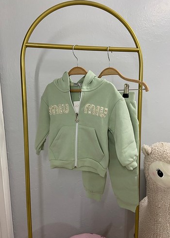 Yeşil Nakışlı Kapüşonlu Kız Eşofman Takımı 2-5 yaş - Görsel 2