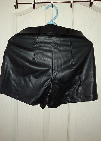 Kemerli Siyah Deri Mini Şort - Görsel 4