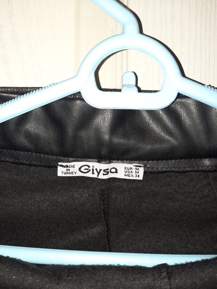 Kemerli Siyah Deri Mini Şort - Görsel 3