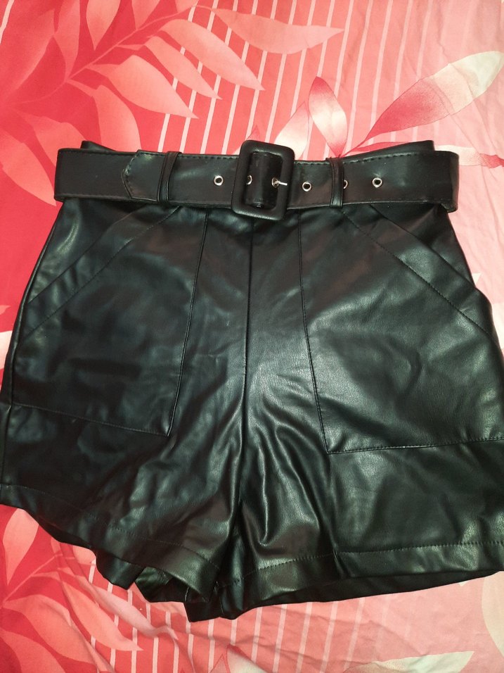 Kemerli Siyah Deri Mini Şort - Görsel 5