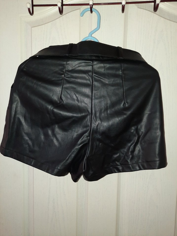 Kemerli Siyah Deri Mini Şort - Görsel 4