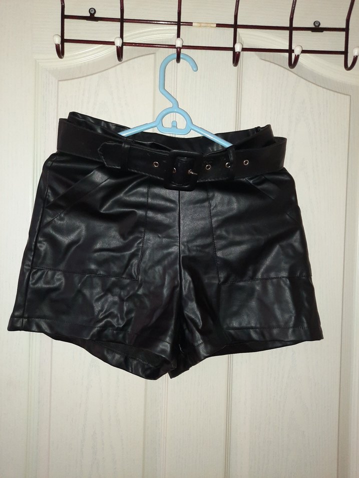 Kemerli Siyah Deri Mini Şort - Görsel 2