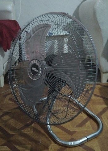 Gri Ayaklı Masa Vantilatörü
