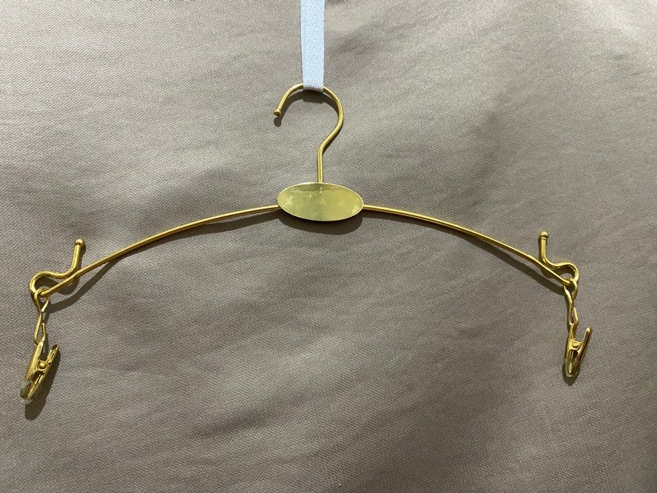 Parlak Altın Renkli Metal Askı - Görsel 2