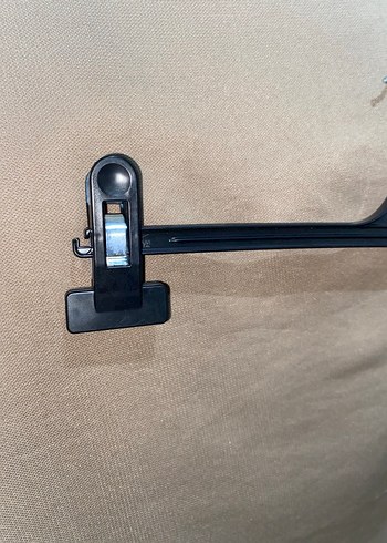 Siyah Plastik Pantolon Askısı - Görsel 3