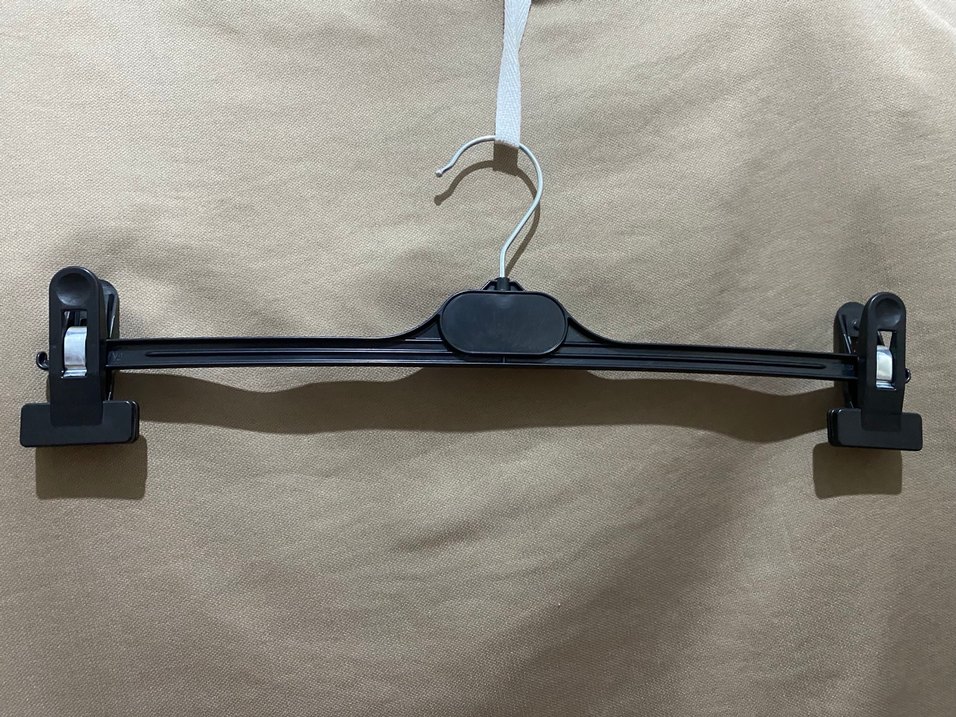 Siyah Plastik Pantolon Askısı - Görsel 2