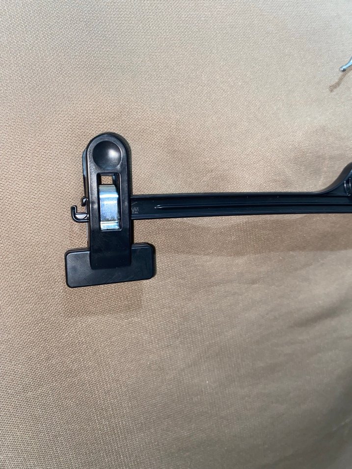 Siyah Plastik Pantolon Askısı - Görsel 3