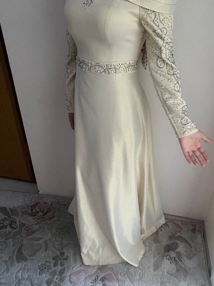 Uzun Kollu Beyaz Drapeli Nişan Elbisesi - Görsel 4