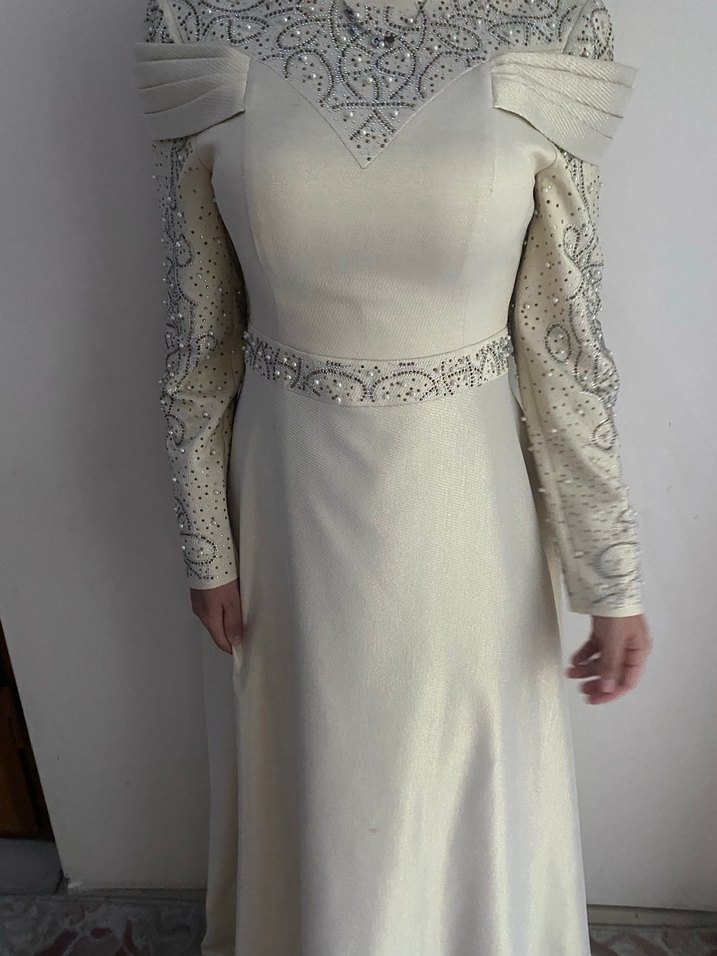 Uzun Kollu Beyaz Drapeli Nişan Elbisesi - Görsel 2