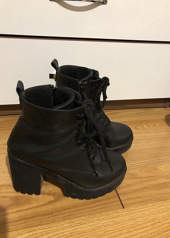 Siyah Deri Gotik Topuklu Kadın Botlar - Görsel 3