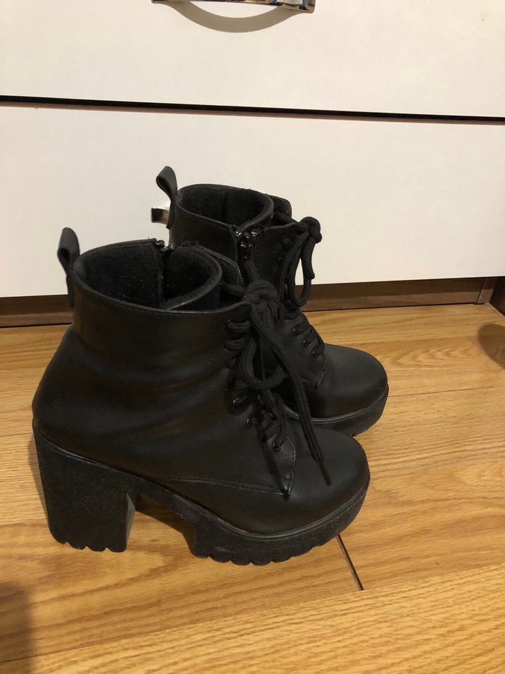 Siyah Deri Gotik Topuklu Kadın Botlar - Görsel 3