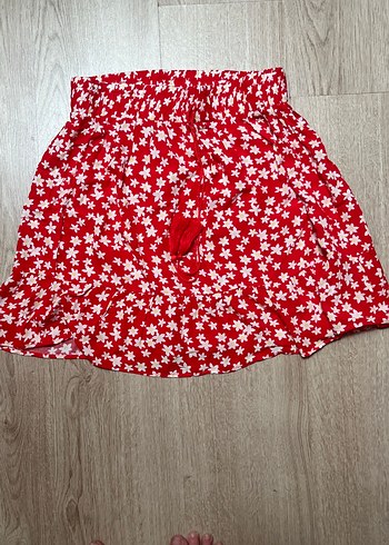 LC Waikiki Kırmızı Çiçek Desenli Mini Etek
