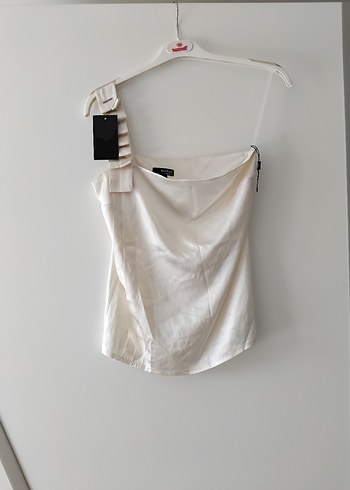 Beyaz Drapeli Askısız Mini Bluz