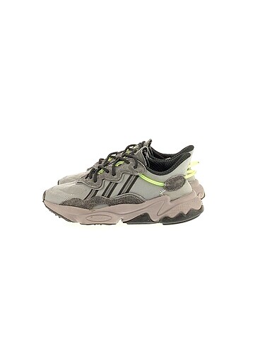 Adidas Spor Ayakkabı %70 İndirimli.