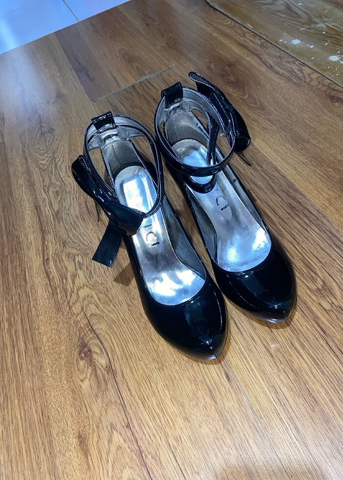 Siyah topuklu ayakkabı - Görsel 4