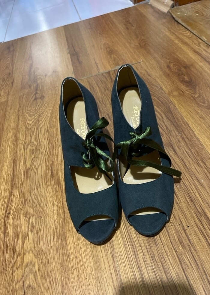 Yeşil topuklu ayakkabı - Görsel 3