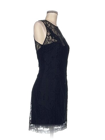 H&M H&M Kısa Elbise %70 İndirimli.