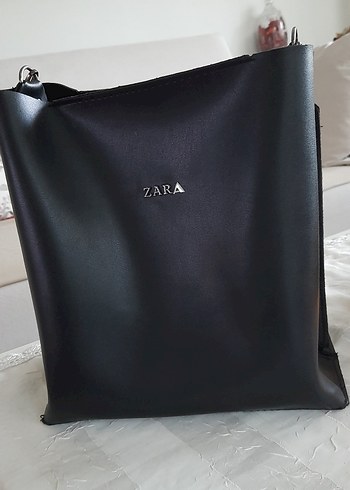 Zara Siyah Deri Fermuarlı Zara Çanta