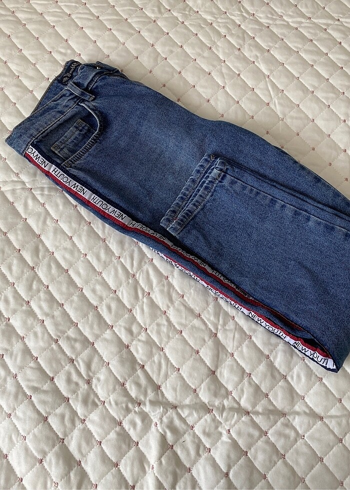 Kenarları şeritli kot pantolon - Görsel 2