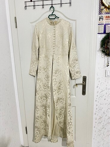 Kaftan tarzı tesettür elbise