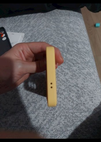 Samsung Galaxy S24 Sarı Silikon Kılıf - Görsel 4