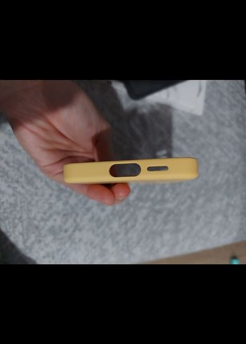 Samsung Galaxy S24 Sarı Silikon Kılıf - Görsel 5