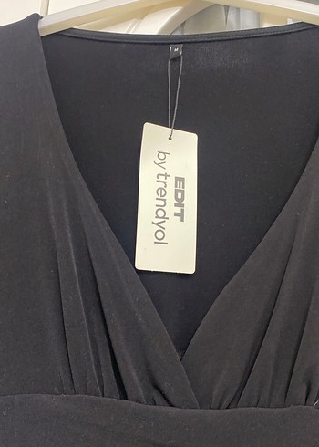 Trendyol & Milla Siyah V Yaka Piliseli Mini Elbise