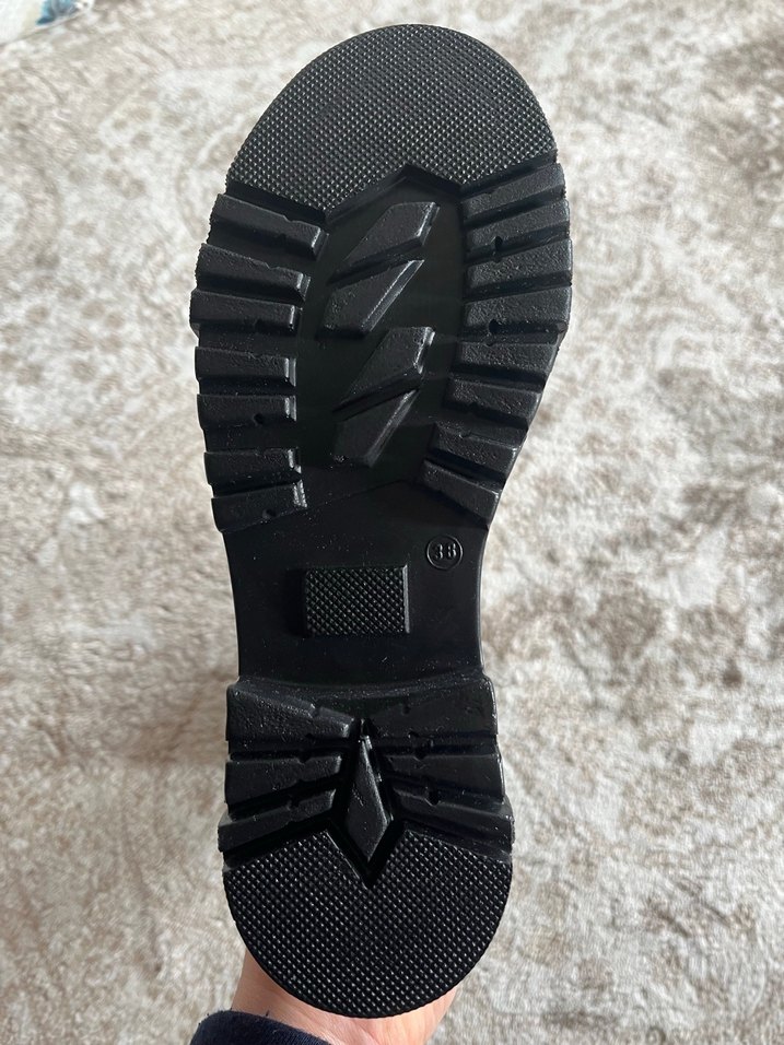 Siyah Deri Dizüstü Gotik Kadın Çizme - Görsel 3