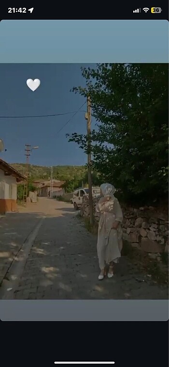 Diğer bej kuşaklı elbise