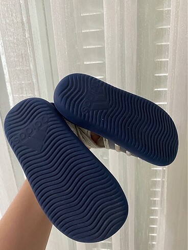 26 Beden Adidas çocuk sandalet