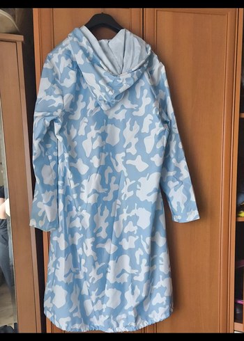 Mavi Kamuflaj Desenli Uzun Kadın Yağmurluk - Görsel 2