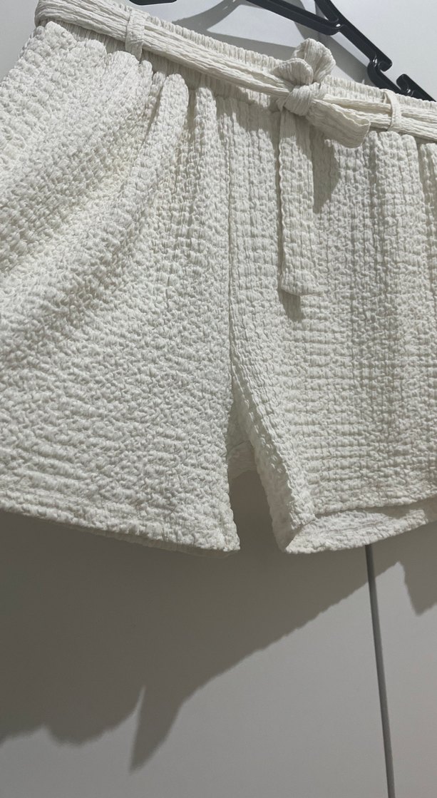 Beyaz  Kemerli Mini Şort - Görsel 2