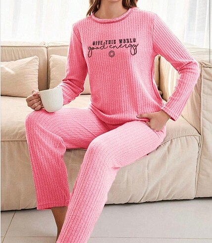 Pembe fitilli pijama takımı