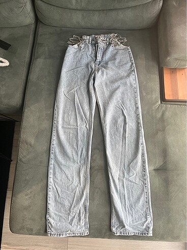 Diğer Yanları zincirli kot pantolon