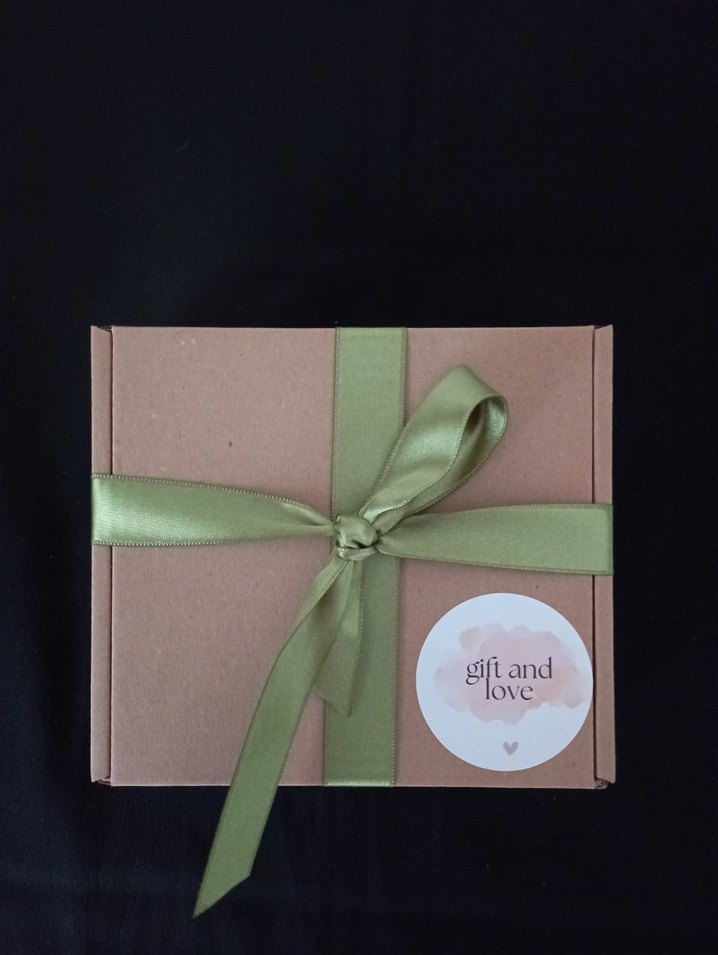 Green Vibes  
Yeşil Hediye Kutusu - Görsel 2