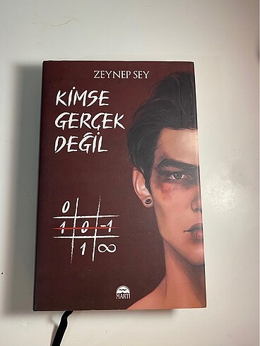 Kimse Gerçek Değil